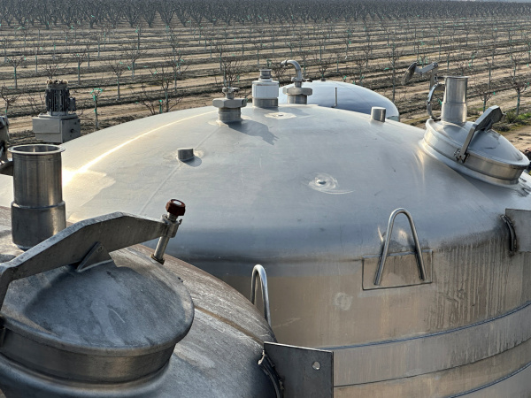 6,000 gallon stainless tank